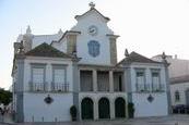 Biela kaplnka Nossa Senhora dos Aflitos za farskm kostolom v Olhao